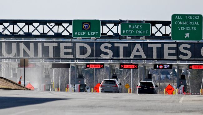 Canadian university teachers warned against travelling to the United States